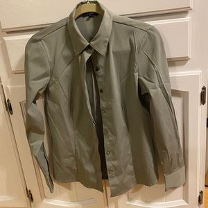 🌷3/$25🌷 Tailored shirt